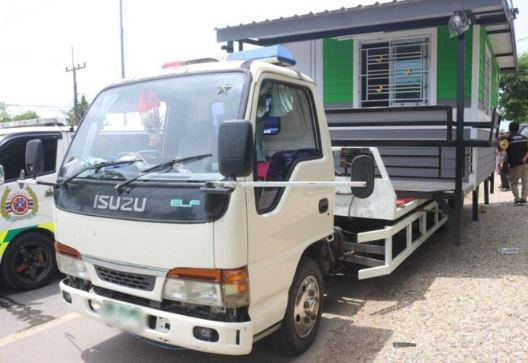 Xe máy va chạm xe tải, mẹ tử vong, con trai 12 tuổi bị thương nặng- Ảnh 1. Xe máy va chạm xe tải, mẹ tử vong, con trai 12 tuổi bị thương nặng- Ảnh 1.