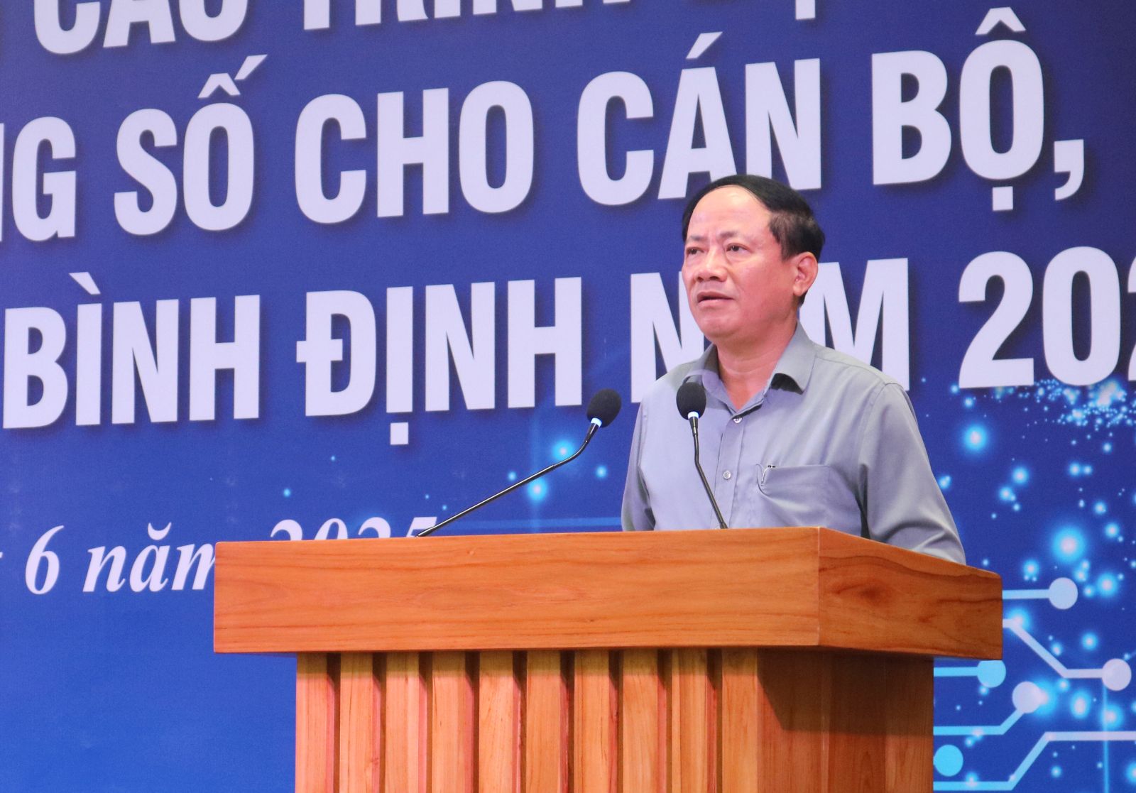 Bình Định đào tạo cán bộ chuyển đổi số quy mô lớn, hướng tới xây dựng chính quyền số toàn diện- Ảnh 1. Bình Định đào tạo cán bộ chuyển đổi số quy mô lớn, hướng tới xây dựng chính quyền số toàn diện- Ảnh 1.