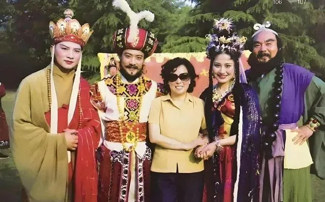 Tây Du Ký 1986: Cảnh phim nguy hiểm nhất khiến Lục Tiểu Linh Đồng suýt bị thiêu- Ảnh 5. Tây Du Ký 1986: Cảnh phim nguy hiểm nhất khiến Lục Tiểu Linh Đồng suýt bị thiêu- Ảnh 5.