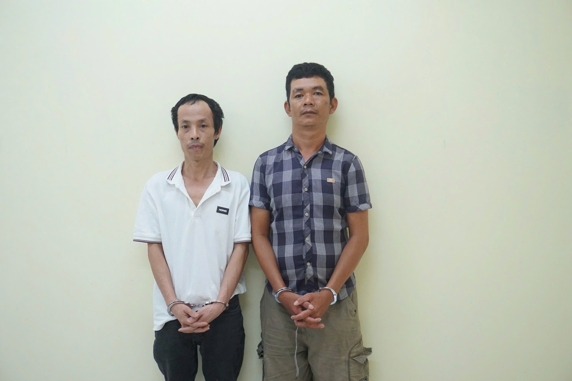 Bắt 2 đối tượng sửa lời bà Phương Hằng, xuyên tạc Trung tướng Lê Hồng Nam- Ảnh 1. Bắt 2 đối tượng sửa lời bà Phương Hằng, xuyên tạc Trung tướng Lê Hồng Nam- Ảnh 1.