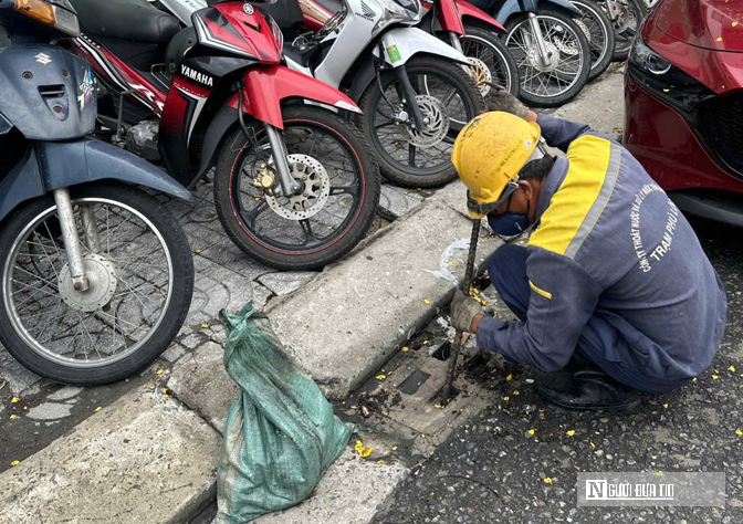 Theo chân lực lượng chống ngập Đà Nẵng trước bão số 1 áp sát- Ảnh 2. Theo chân lực lượng chống ngập Đà Nẵng trước bão số 1 áp sát- Ảnh 2.