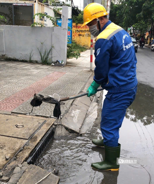 Theo chân lực lượng chống ngập Đà Nẵng trước bão số 1 áp sát- Ảnh 4. Theo chân lực lượng chống ngập Đà Nẵng trước bão số 1 áp sát- Ảnh 4.
