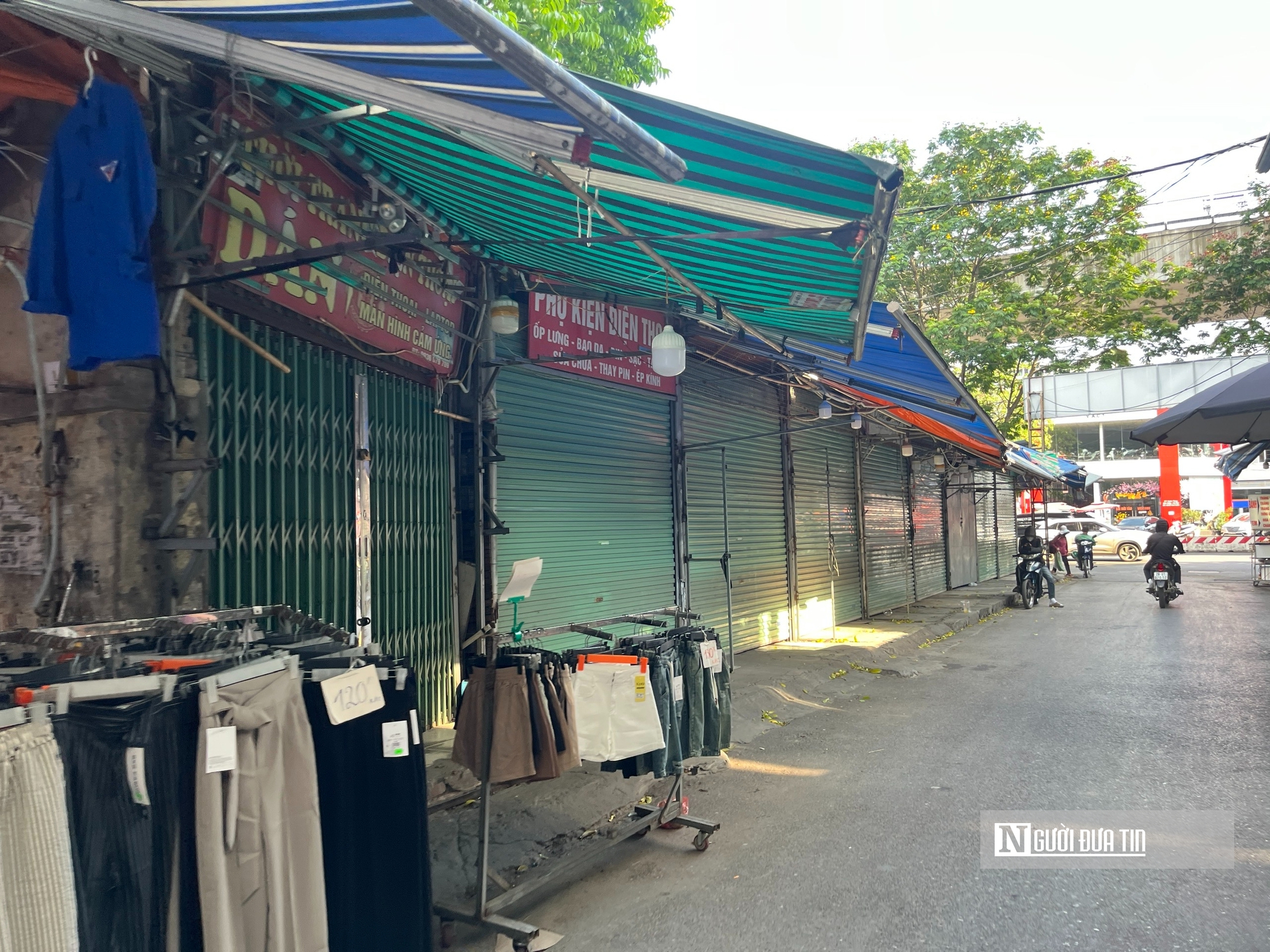 Cảnh hiếm thấy tại "chợ sinh viên" lớn nhất quận Cầu Giấy- Ảnh 3. Cảnh hiếm thấy tại "chợ sinh viên" lớn nhất quận Cầu Giấy- Ảnh 3.
