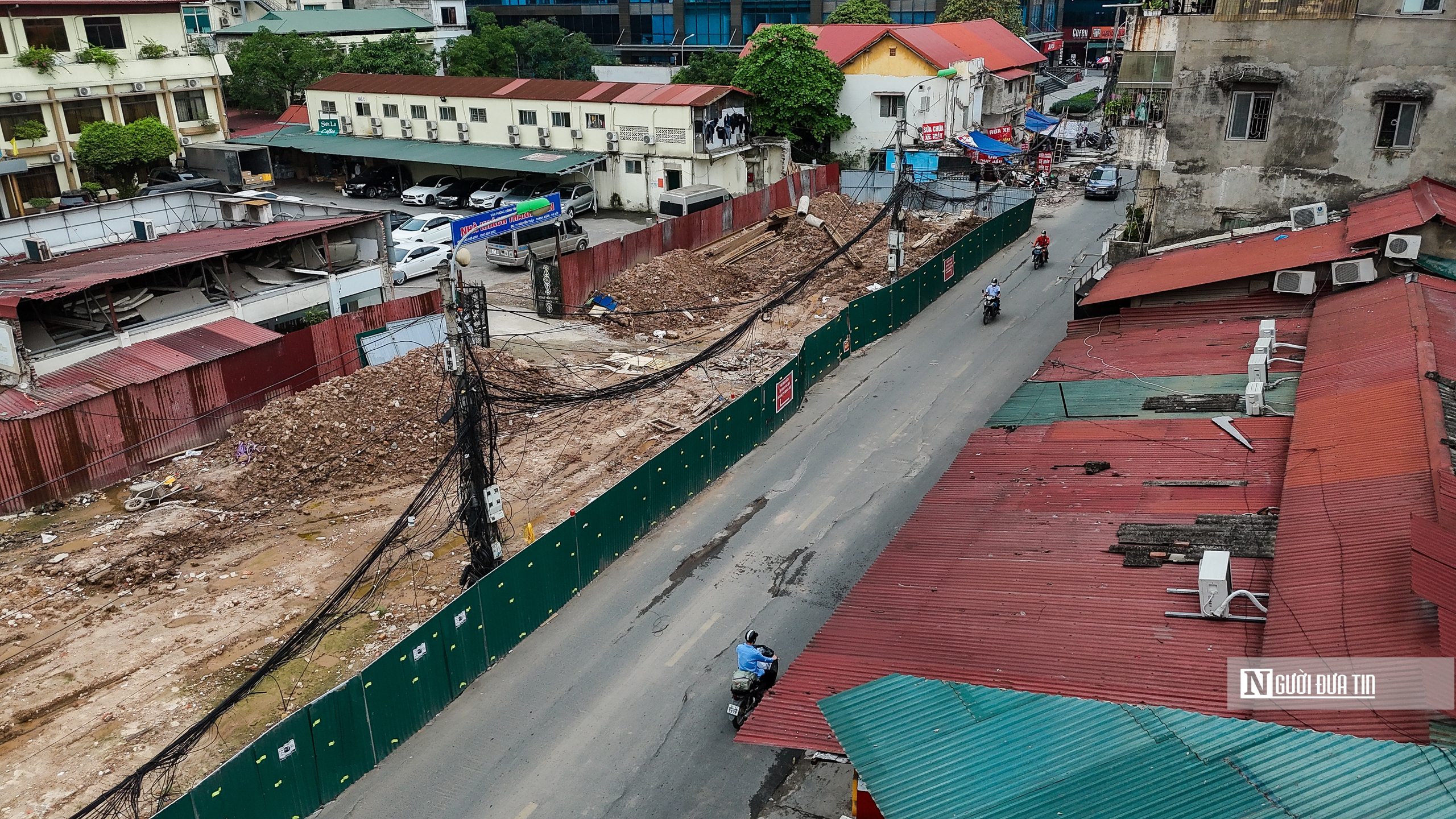 Hà Nội: Sụt lún, nứt toác đường Nguyễn Tuân- Ảnh 2. Hà Nội: Sụt lún, nứt toác đường Nguyễn Tuân- Ảnh 2.