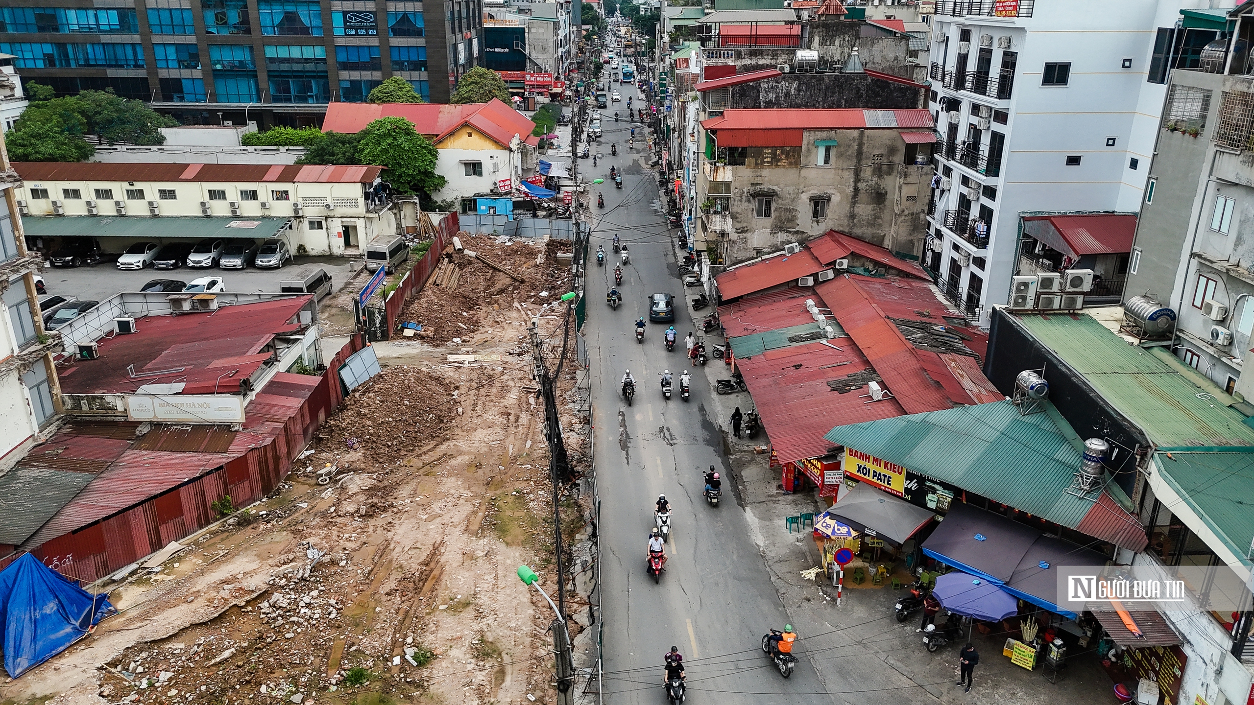 Hà Nội: Sụt lún, nứt toác đường Nguyễn Tuân- Ảnh 1. Hà Nội: Sụt lún, nứt toác đường Nguyễn Tuân- Ảnh 1.