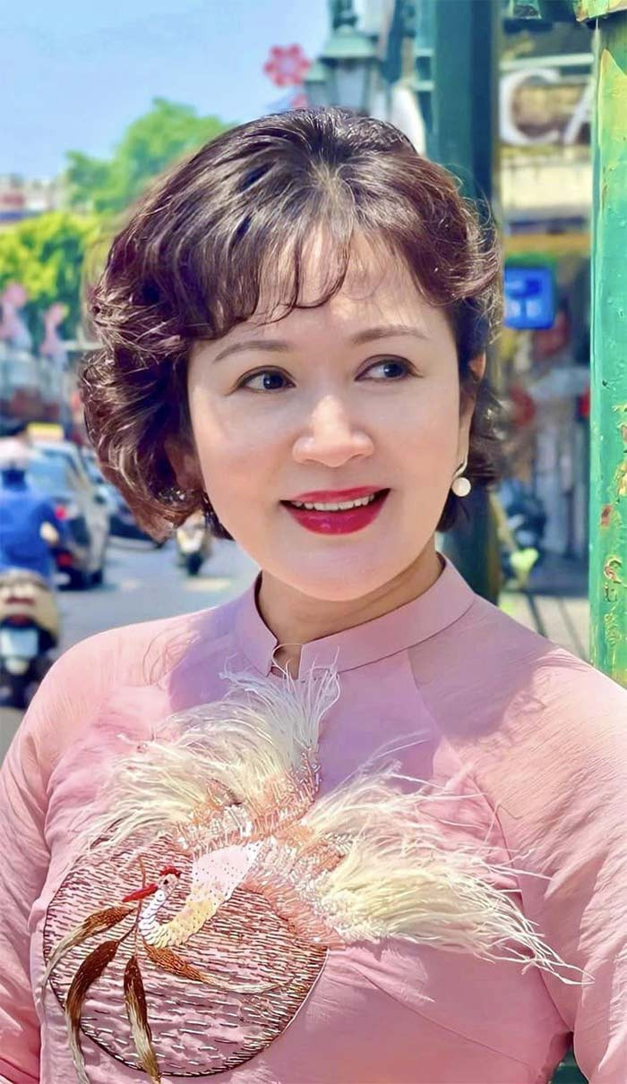 NSND Minh Hòa: Nghỉ hưu vẫn trẻ trung hết nấc, hạnh phúc nức tiếng- Ảnh 4. NSND Minh Hòa: Nghỉ hưu vẫn trẻ trung hết nấc, hạnh phúc nức tiếng- Ảnh 4.