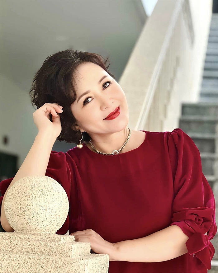 NSND Minh Hòa: Nghỉ hưu vẫn trẻ trung hết nấc, hạnh phúc nức tiếng- Ảnh 8. NSND Minh Hòa: Nghỉ hưu vẫn trẻ trung hết nấc, hạnh phúc nức tiếng- Ảnh 8.