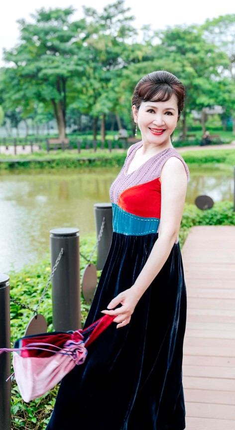 NSND Minh Hòa: Nghỉ hưu vẫn trẻ trung hết nấc, hạnh phúc nức tiếng- Ảnh 7.