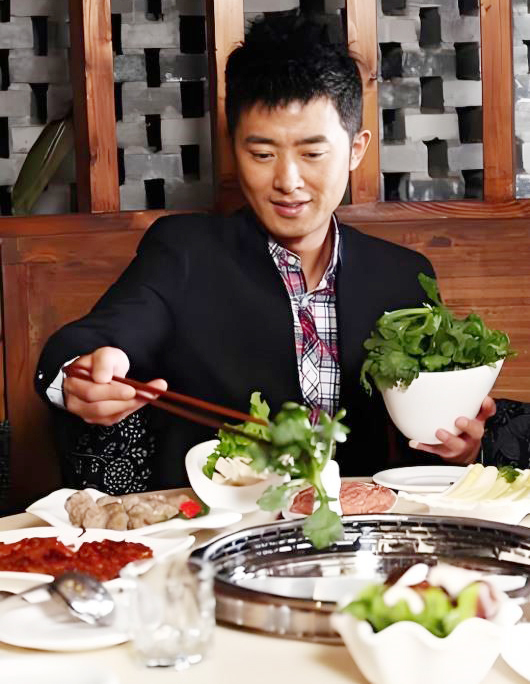 Nam thần chán showbiz, rẽ hướng mở quán lẩu và cái kết không ngờ- Ảnh 3. Nam thần chán showbiz, rẽ hướng mở quán lẩu và cái kết không ngờ- Ảnh 3.