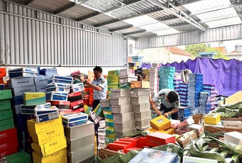 Ninh Bình: Phát hiện, thu giữ gần 5.000 sản phẩm trẻ em nhập lậu- Ảnh 1. Ninh Bình: Phát hiện, thu giữ gần 5.000 sản phẩm trẻ em nhập lậu- Ảnh 1.