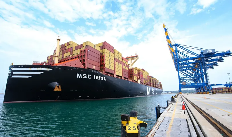 Cận cảnh tàu container lớn nhất thế giới: “Tay chơi” đáng gờm trong vận tải biển toàn cầu- Ảnh 9. Cận cảnh tàu container lớn nhất thế giới: “Tay chơi” đáng gờm trong vận tải biển toàn cầu- Ảnh 9.
