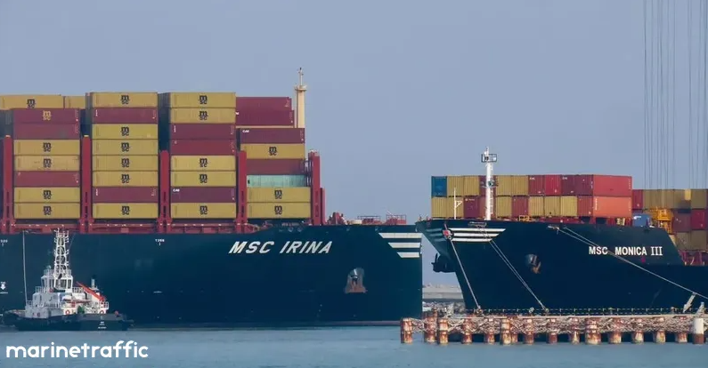 Cận cảnh tàu container lớn nhất thế giới: “Tay chơi” đáng gờm trong vận tải biển toàn cầu- Ảnh 8. Cận cảnh tàu container lớn nhất thế giới: “Tay chơi” đáng gờm trong vận tải biển toàn cầu- Ảnh 8.