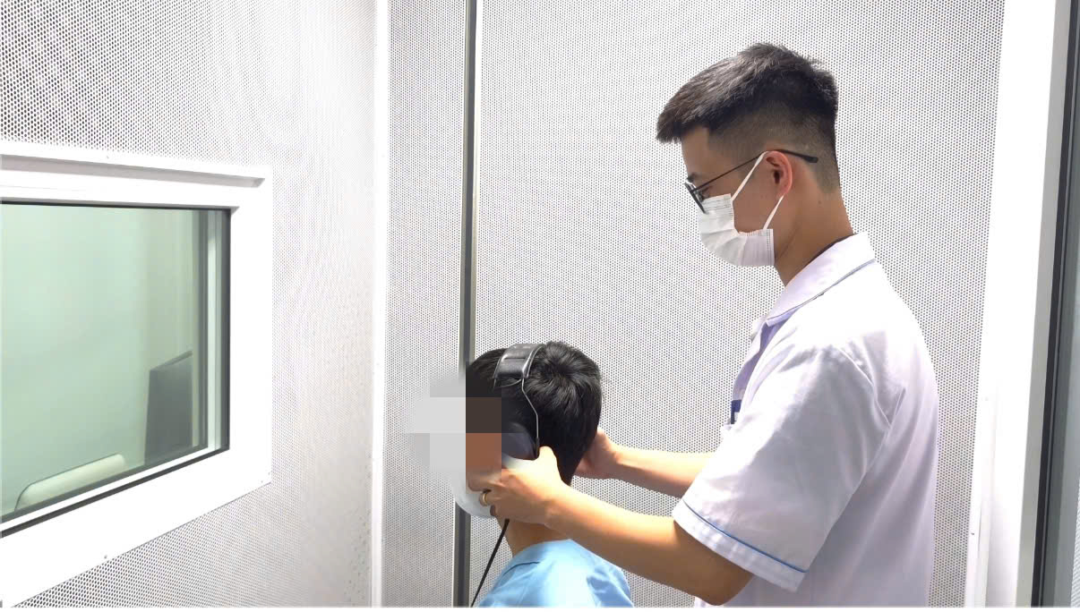 Bị điếc đột ngột sau lần tắm đêm- Ảnh 1. Bị điếc đột ngột sau lần tắm đêm- Ảnh 1.