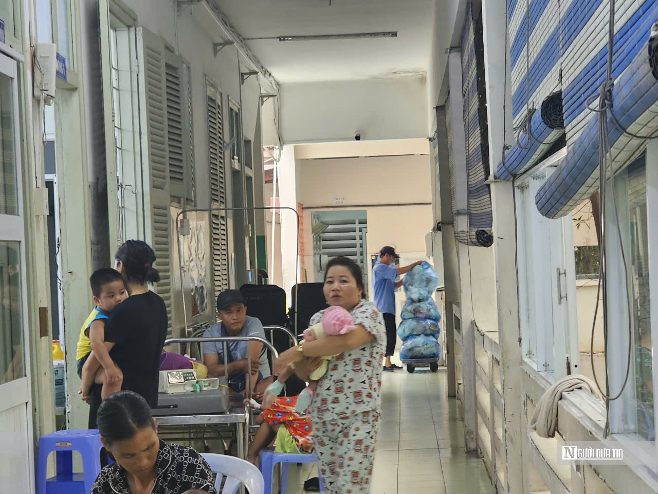 Sốt xuất huyết và sởi diễn biến phức tạp, bác sĩ khuyến cáo người dân không chủ quan- Ảnh 1. Sốt xuất huyết và sởi diễn biến phức tạp, bác sĩ khuyến cáo người dân không chủ quan- Ảnh 1.