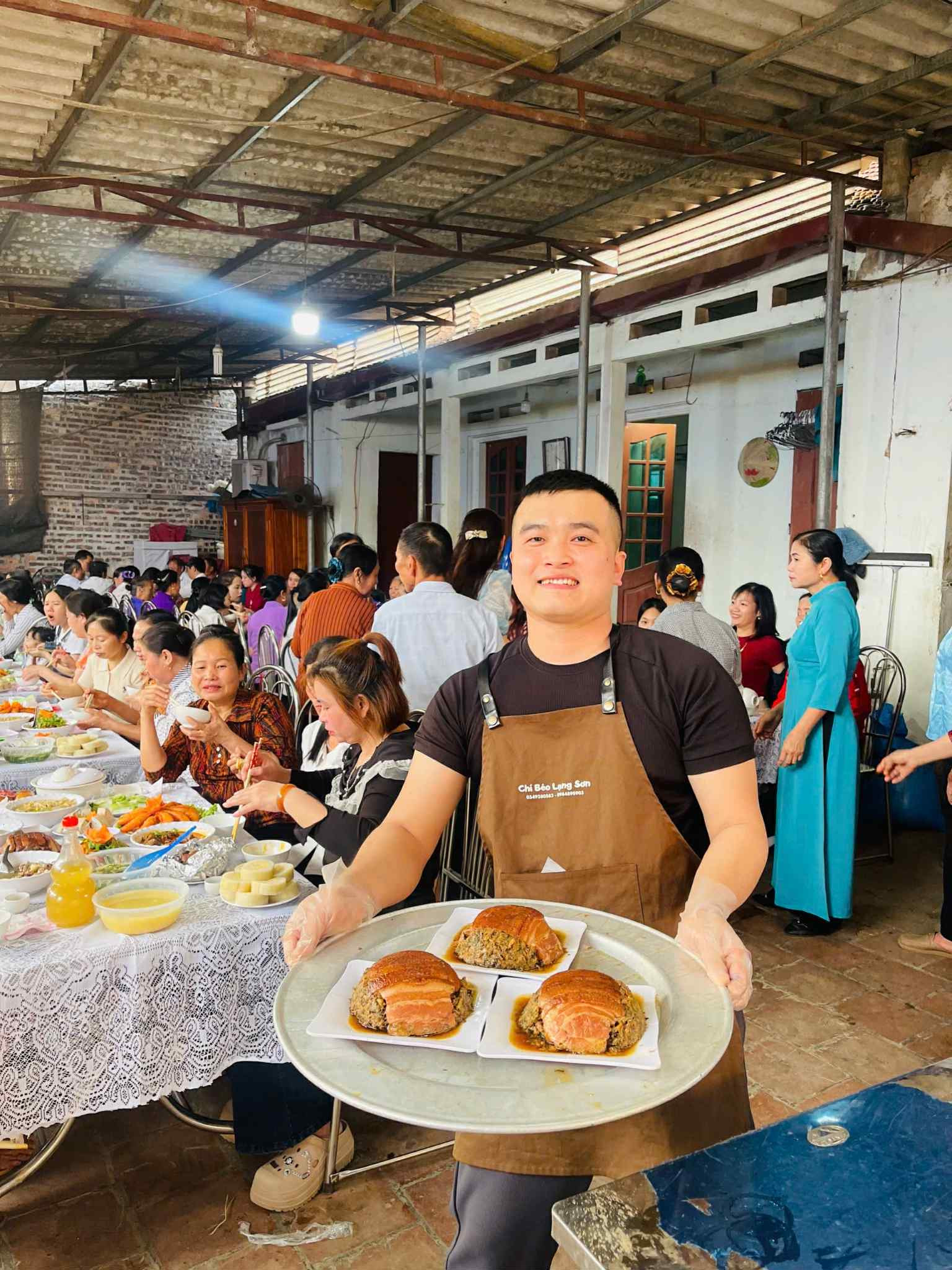 Đặc sản chờ gần 5 tiếng mới "ra lò", xưa ít người biết nay dân phố thích mê- Ảnh 2. Đặc sản chờ gần 5 tiếng mới "ra lò", xưa ít người biết nay dân phố thích mê- Ảnh 2.