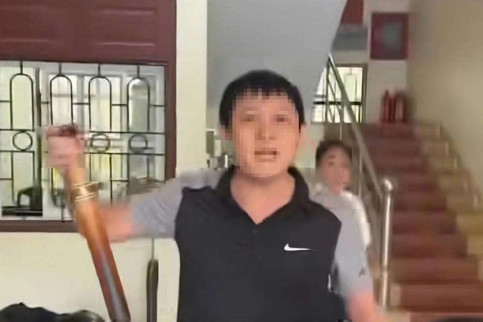 Đình chỉ công tác, mời công an vào cuộc vụ cán bộ thuế xưng "mày – tao" với dân- Ảnh 1. Đình chỉ công tác, mời công an vào cuộc vụ cán bộ thuế xưng "mày – tao" với dân- Ảnh 1.