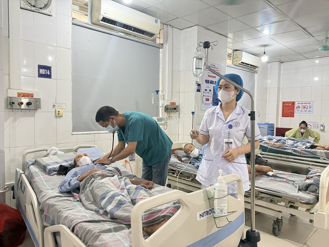 Hà Nội siết chặt phòng chống nắng nóng tại bệnh viện- Ảnh 1. Hà Nội siết chặt phòng chống nắng nóng tại bệnh viện- Ảnh 1.