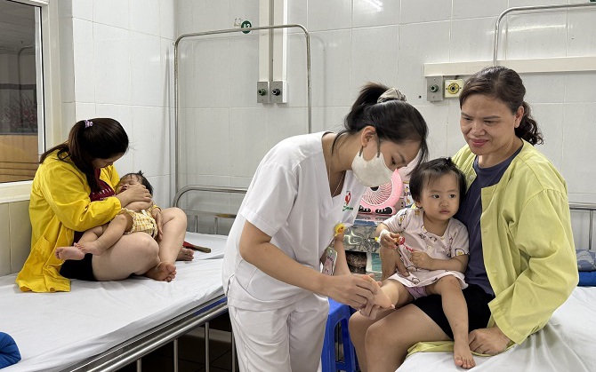 Hà Nội siết chặt phòng chống nắng nóng tại bệnh viện