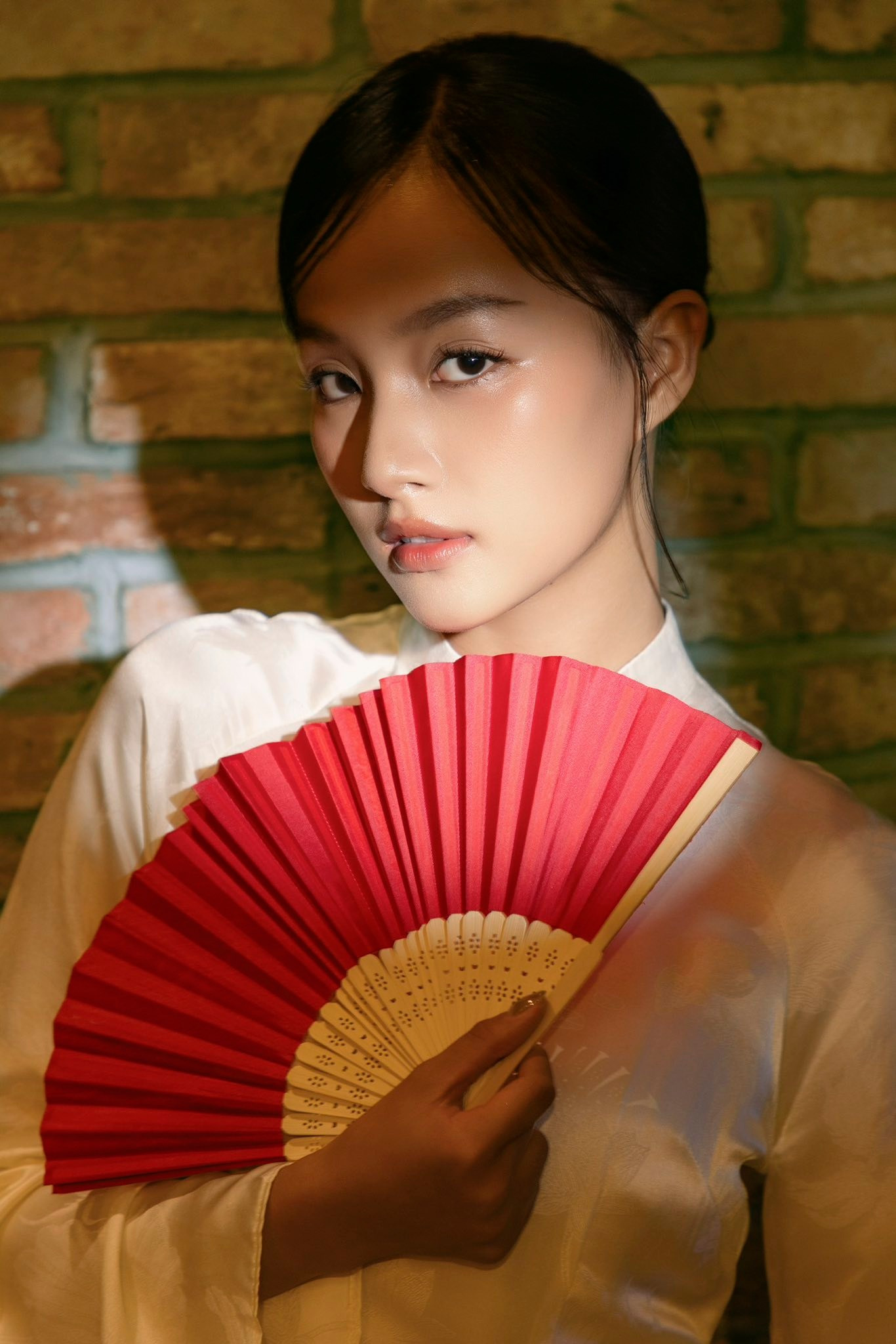 "Người yêu mới" kém 13 tuổi khiến Quốc Trường rung động, sở hữu nhan sắc ấn tượng- Ảnh 4. "Người yêu mới" kém 13 tuổi khiến Quốc Trường rung động, sở hữu nhan sắc ấn tượng- Ảnh 4.