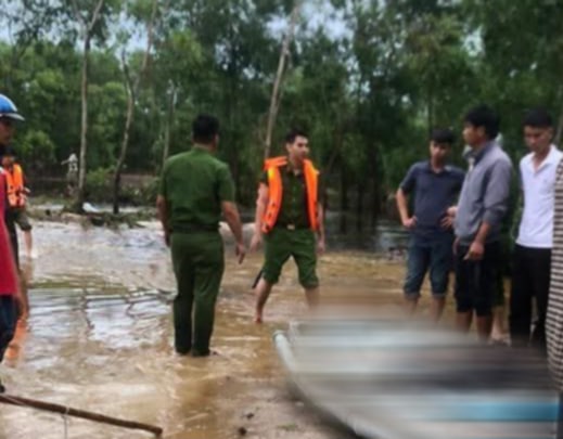 Đi thả lừ, 2 anh em ruột ở Huế đuối nước thương tâm- Ảnh 1. Đi thả lừ, 2 anh em ruột ở Huế đuối nước thương tâm- Ảnh 1.