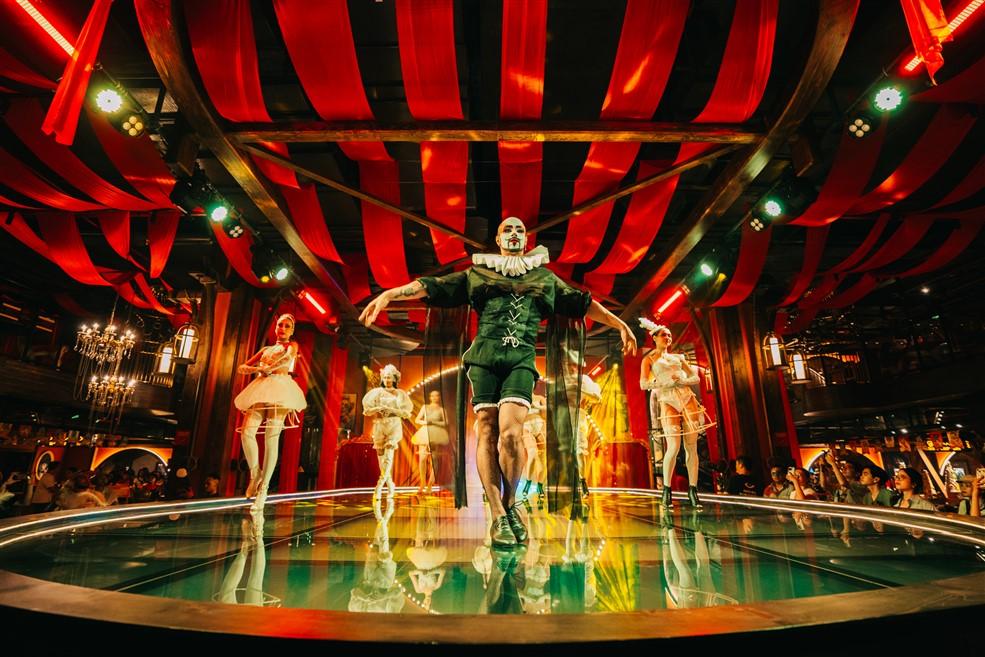 Show “Dư âm” lấy cảm hứng từ hoàng hậu Pháp Marie Antoinette trên đỉnh Bà Nà khiến khán giả mê mẩn- Ảnh 1. C:\Users\haht02\Desktop\Show BN-rz\TDC07763.jpg