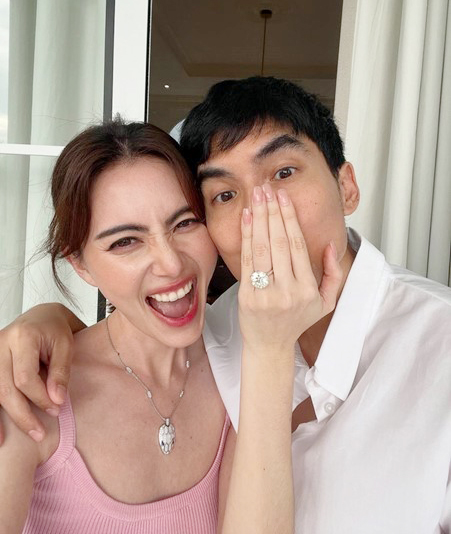 "Nàng thơ" của Sơn Tùng bất ngờ thông báo đính hôn- Ảnh 2. "Nàng thơ" của Sơn Tùng bất ngờ thông báo đính hôn- Ảnh 2.