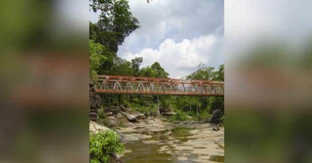 Tai nạn thương tâm: Đôi nam nữ ngã từ trên cầu xuống, 1 tử vong, 1 bị thương- Ảnh 1. Tai nạn thương tâm: Đôi nam nữ ngã từ trên cầu xuống, 1 tử vong, 1 bị thương- Ảnh 1.