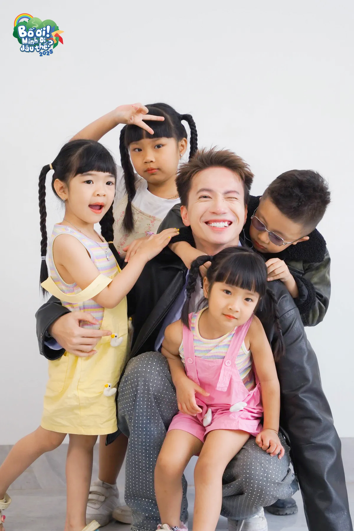 Ca sĩ S.T Sơn Thạch gây bất ngờ khi làm "bố tập sự" của 5 đứa con- Ảnh 7. Ca sĩ S.T Sơn Thạch gây bất ngờ khi làm "bố tập sự" của 5 đứa con- Ảnh 7.