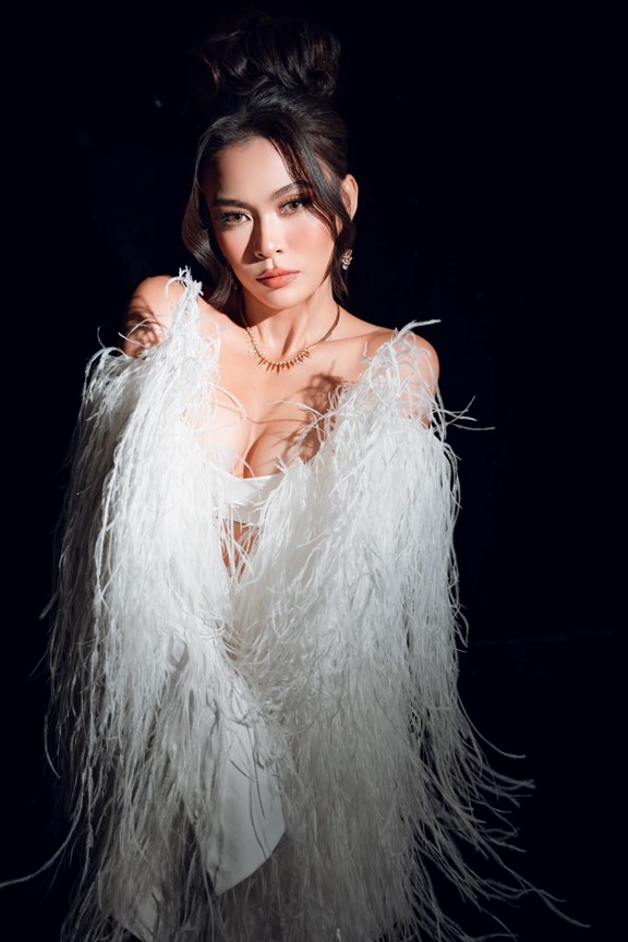 Á hậu sở hữu đôi chân 1,1m là Quán quân Vietnam's Next Top Model lên tiếng khi bị chê "hết thời"- Ảnh 5. Á hậu sở hữu đôi chân 1,1m là Quán quân Vietnam's Next Top Model lên tiếng khi bị chê "hết thời"- Ảnh 5.