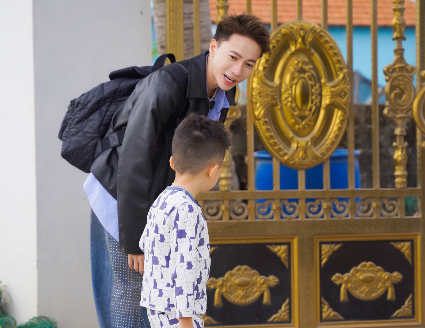 Ca sĩ S.T Sơn Thạch gây bất ngờ khi làm "bố tập sự" của 5 đứa con- Ảnh 3. Ca sĩ S.T Sơn Thạch gây bất ngờ khi làm "bố tập sự" của 5 đứa con- Ảnh 3.