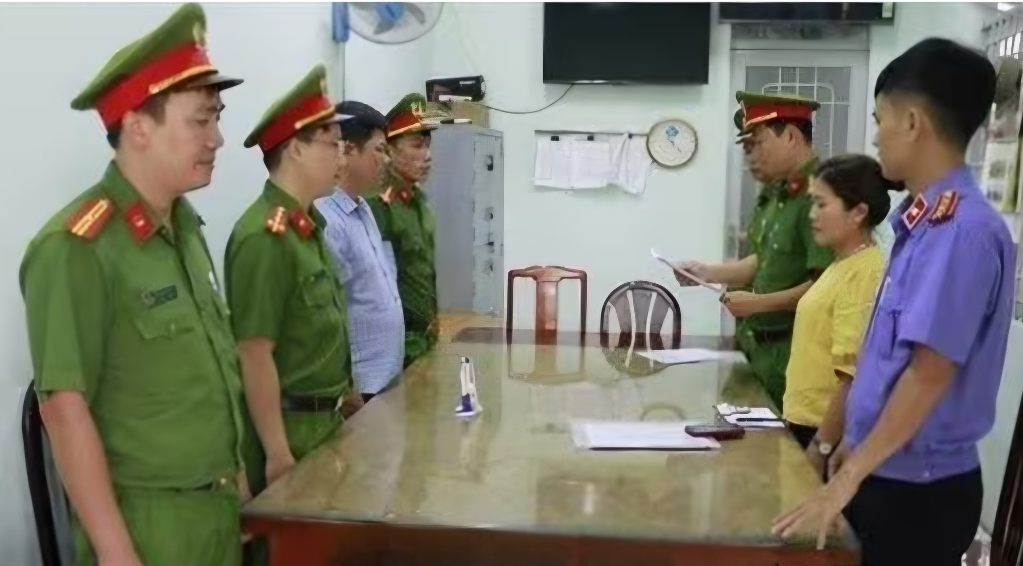 Bình Phước: Bắt tạm giam cựu Chánh văn phòng HĐND, UBND huyện Bù Đăng- Ảnh 1. Bình Phước: Bắt tạm giam cựu Chánh văn phòng HĐND, UBND huyện Bù Đăng- Ảnh 1.