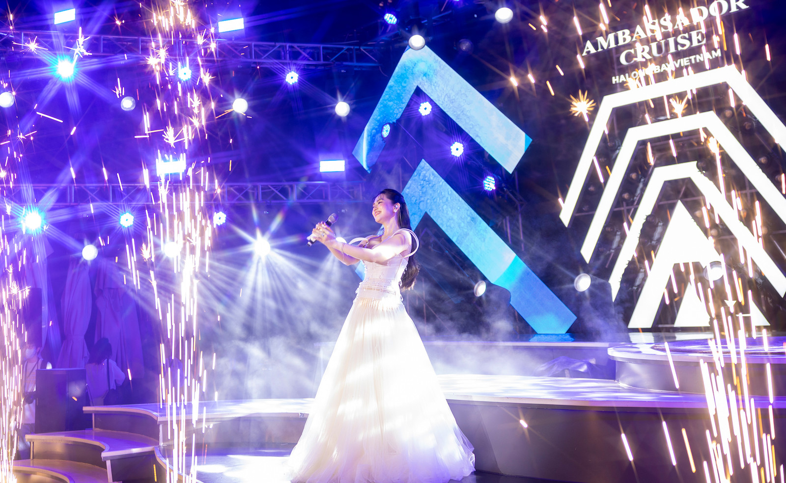 Lương Bích Hữu chính thức trở thành giảng viên thanh nhạc sau nhiều năm ấp ủ- Ảnh 3. Lương Bích Hữu chính thức trở thành giảng viên thanh nhạc sau nhiều năm ấp ủ- Ảnh 3.