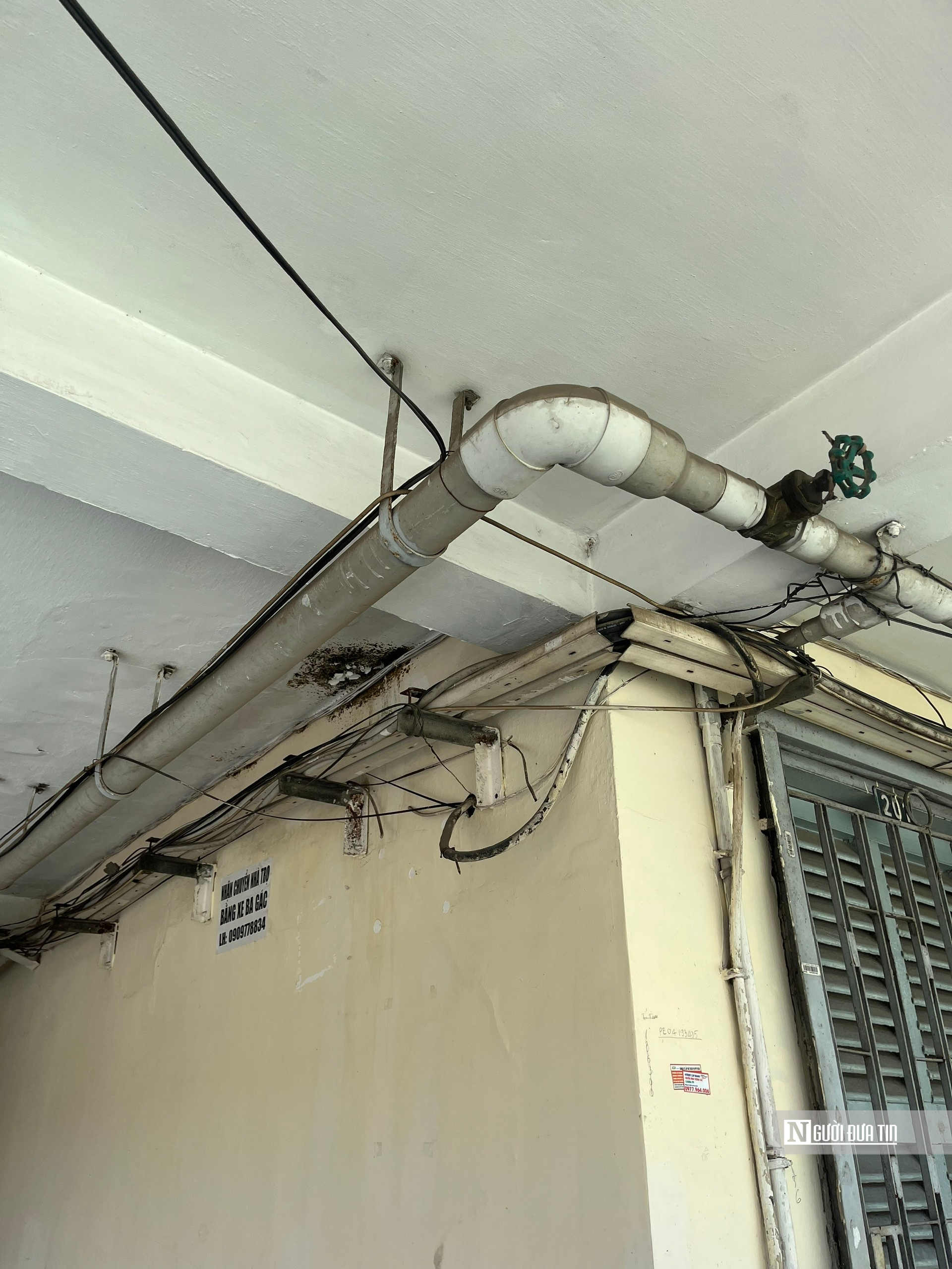 Loạt chung cư cũ chằng chịt dây điện, bịt kín lối thoát ở Tp.HCM sắp "lột xác"- Ảnh 10. Loạt chung cư cũ chằng chịt dây điện, bịt kín lối thoát ở Tp.HCM sắp "lột xác"- Ảnh 10.