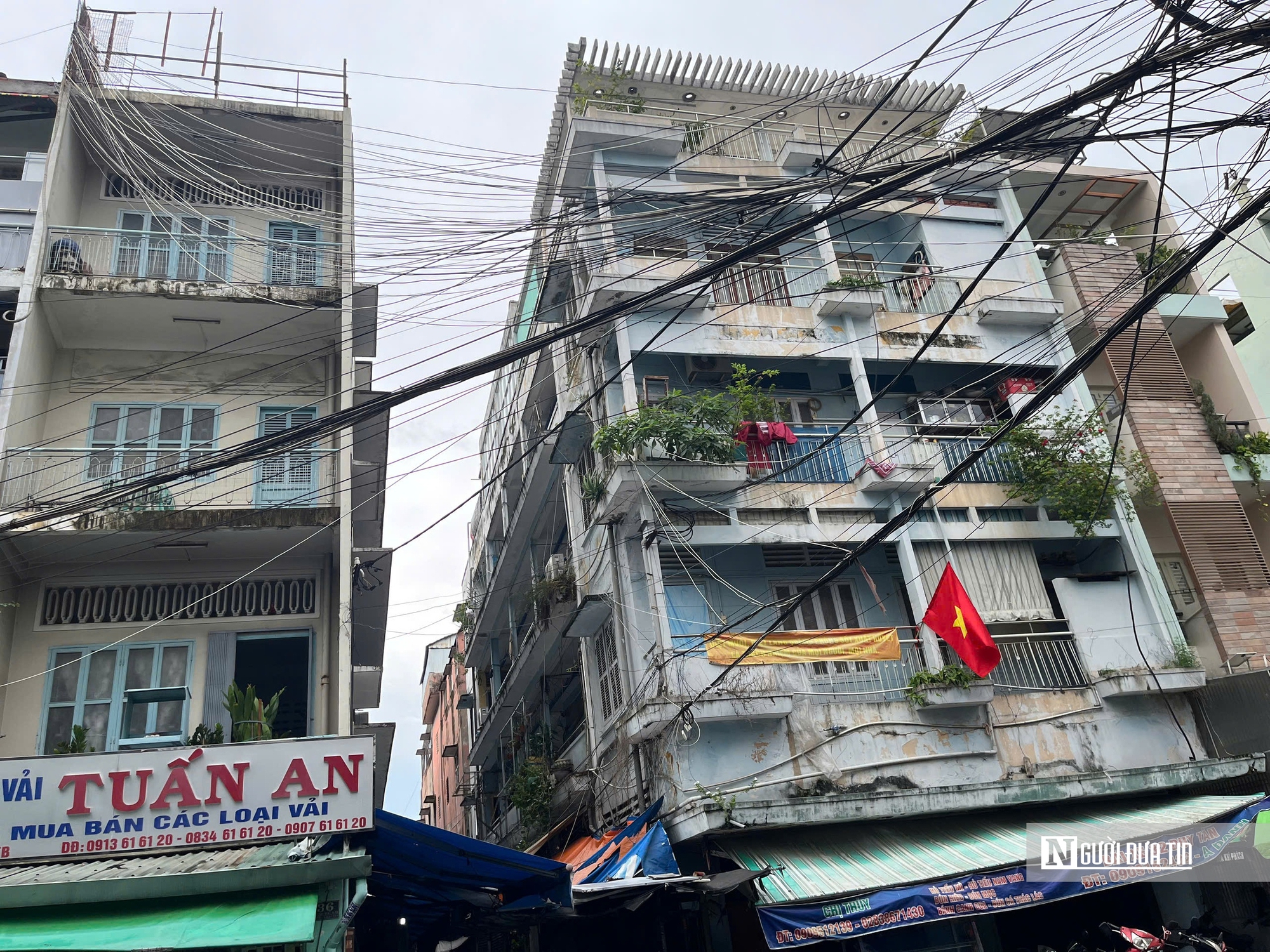 Loạt chung cư cũ chằng chịt dây điện, bịt kín lối thoát ở Tp.HCM sắp "lột xác"- Ảnh 15. Loạt chung cư cũ chằng chịt dây điện, bịt kín lối thoát ở Tp.HCM sắp "lột xác"- Ảnh 15.