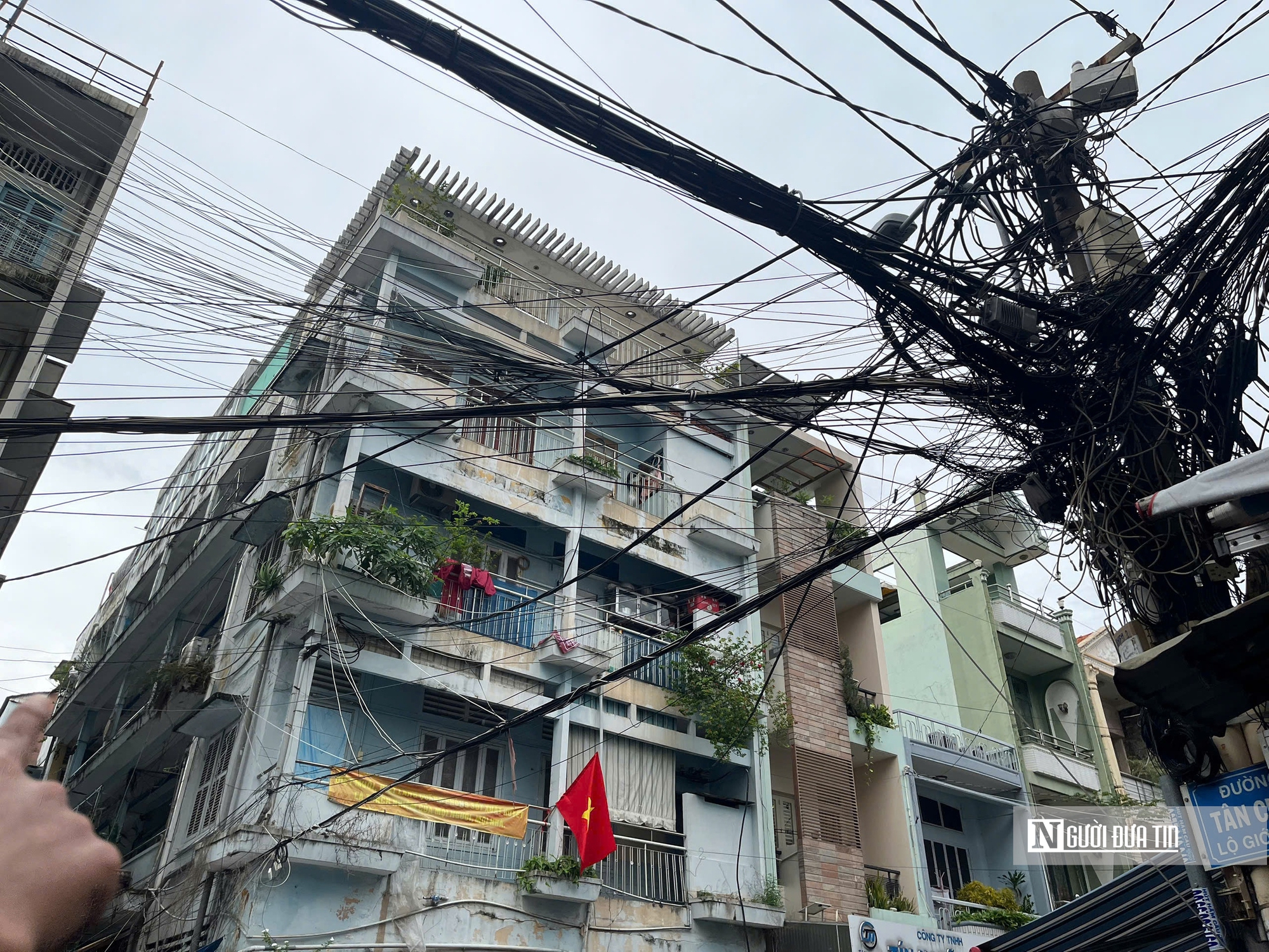 Loạt chung cư cũ chằng chịt dây điện, bịt kín lối thoát ở Tp.HCM sắp "lột xác"- Ảnh 17. Loạt chung cư cũ chằng chịt dây điện, bịt kín lối thoát ở Tp.HCM sắp "lột xác"- Ảnh 17.
