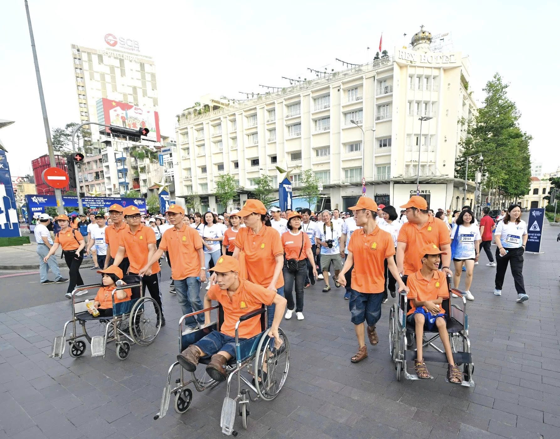 Hơn 6.000 người tham gia Giải đi bộ - chạy bộ "Tự hào Thành phố tôi yêu" tại Tp.HCM- Ảnh 11. Hơn 6.000 người tham gia Giải đi bộ - chạy bộ "Tự hào Thành phố tôi yêu" tại Tp.HCM- Ảnh 11.