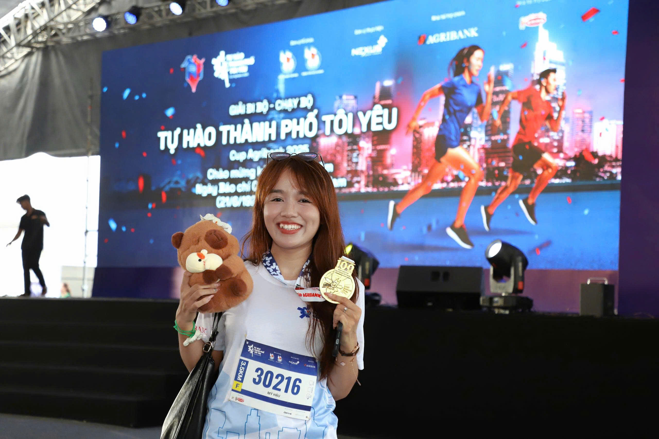 Hơn 6.000 người tham gia Giải đi bộ - chạy bộ "Tự hào Thành phố tôi yêu" tại Tp.HCM- Ảnh 10. Hơn 6.000 người tham gia Giải đi bộ - chạy bộ "Tự hào Thành phố tôi yêu" tại Tp.HCM- Ảnh 10.