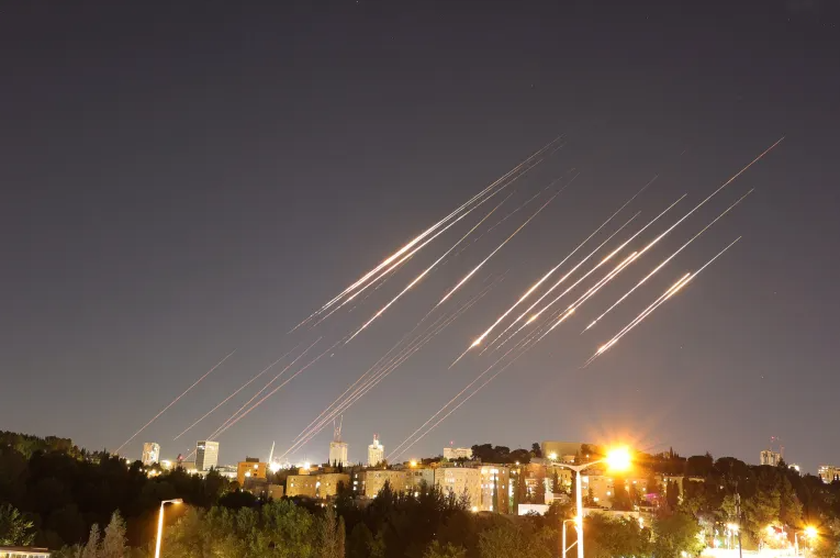 Đụng độ quân sự với Israel bước sang ngày thứ 3, Iran nêu điều kiện ngừng hành động- Ảnh 2. Đụng độ quân sự với Israel bước sang ngày thứ 3, Iran nêu điều kiện ngừng hành động- Ảnh 2.