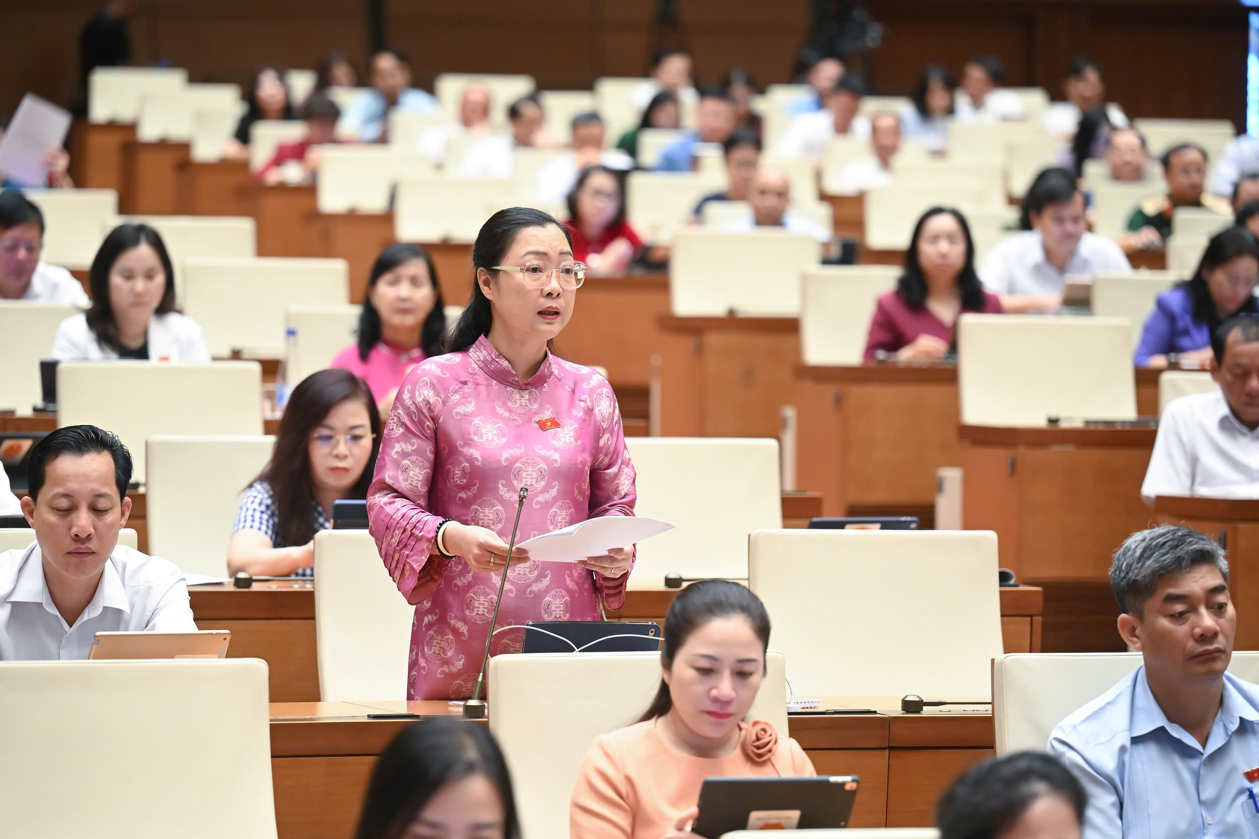 Bộ trưởng GD&ĐT: Giáo viên mầm non áp lực nhất nhưng thu nhập lại thấp nhất- Ảnh 1. Bộ trưởng GD&ĐT: Giáo viên mầm non áp lực nhất nhưng thu nhập lại thấp nhất- Ảnh 1.