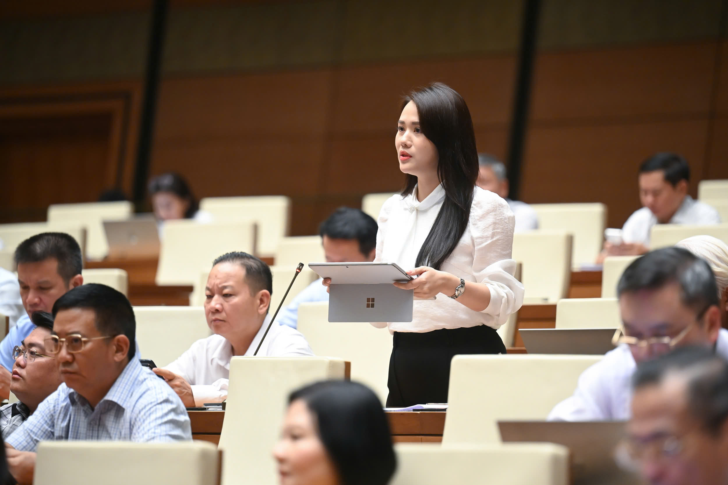 Bộ trưởng GD&ĐT: Giáo viên mầm non áp lực nhất nhưng thu nhập lại thấp nhất- Ảnh 3. Bộ trưởng GD&ĐT: Giáo viên mầm non áp lực nhất nhưng thu nhập lại thấp nhất- Ảnh 3.
