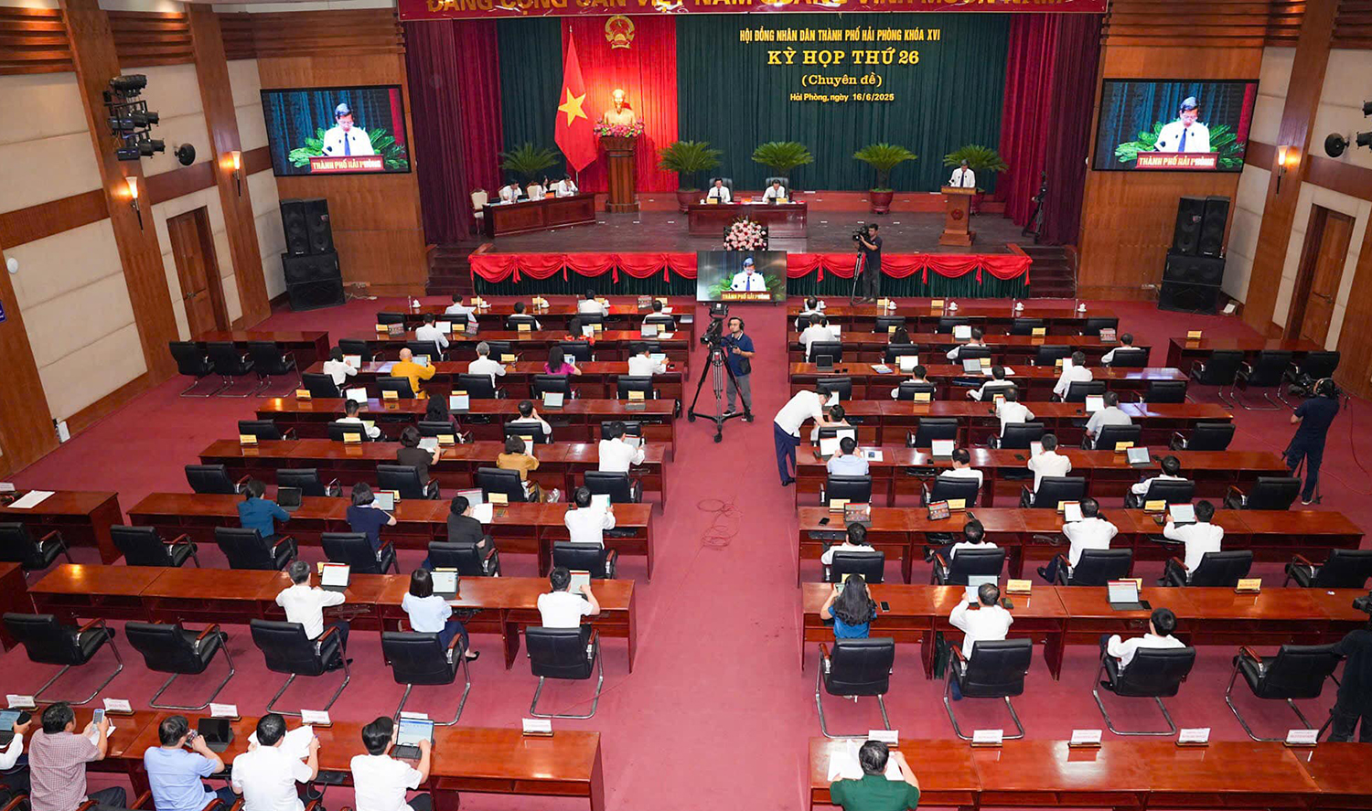 Tại sao Hải Phòng bãi bỏ nghị quyết hỗ trợ thêm cán bộ nghỉ hưu trước tuổi?- Ảnh 2. Tại sao Hải Phòng bãi bỏ nghị quyết hỗ trợ thêm cán bộ nghỉ hưu trước tuổi?- Ảnh 2.