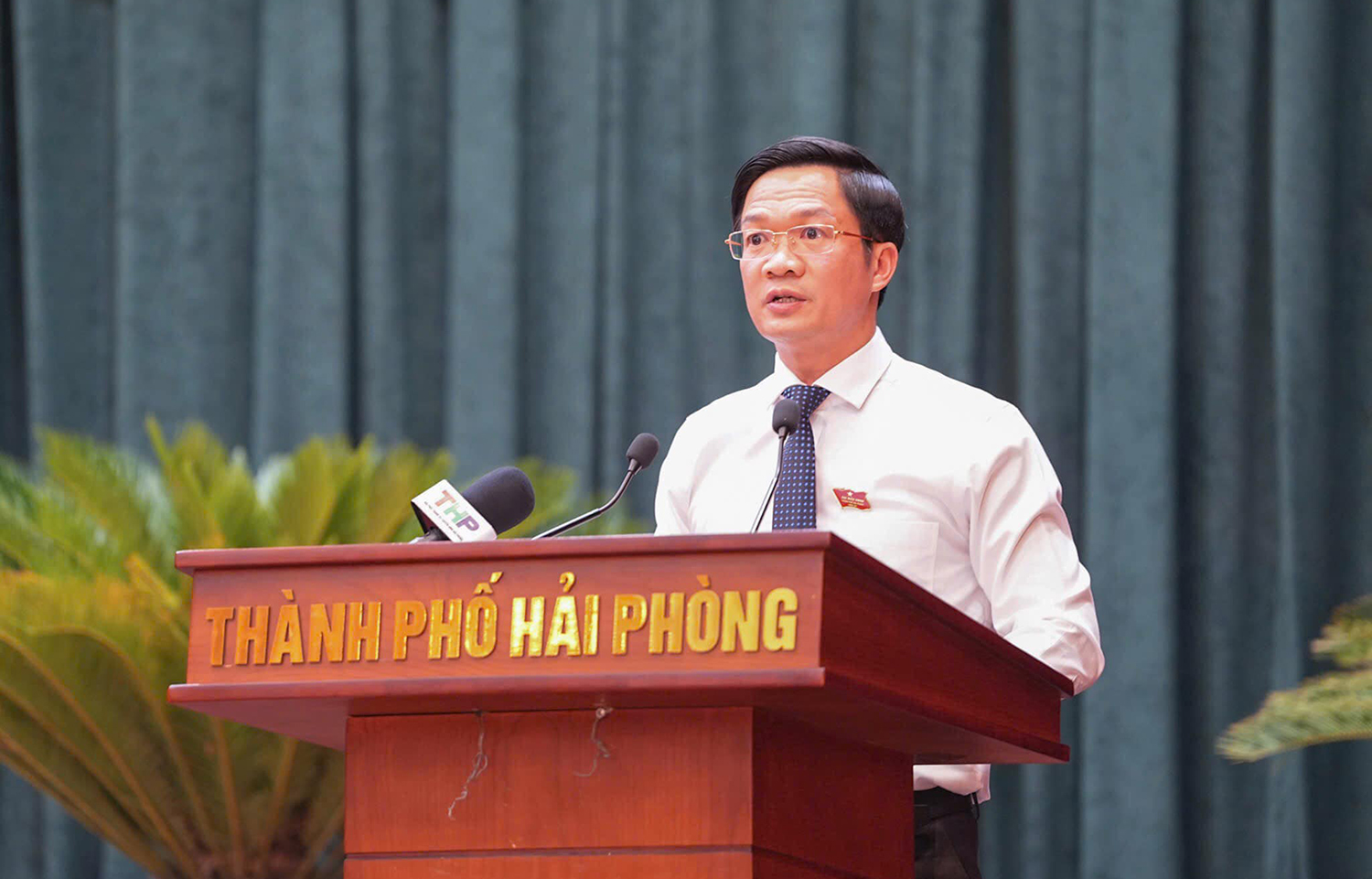 Tại sao Hải Phòng bãi bỏ nghị quyết hỗ trợ thêm cán bộ nghỉ hưu trước tuổi?- Ảnh 1. Tại sao Hải Phòng bãi bỏ nghị quyết hỗ trợ thêm cán bộ nghỉ hưu trước tuổi?- Ảnh 1.