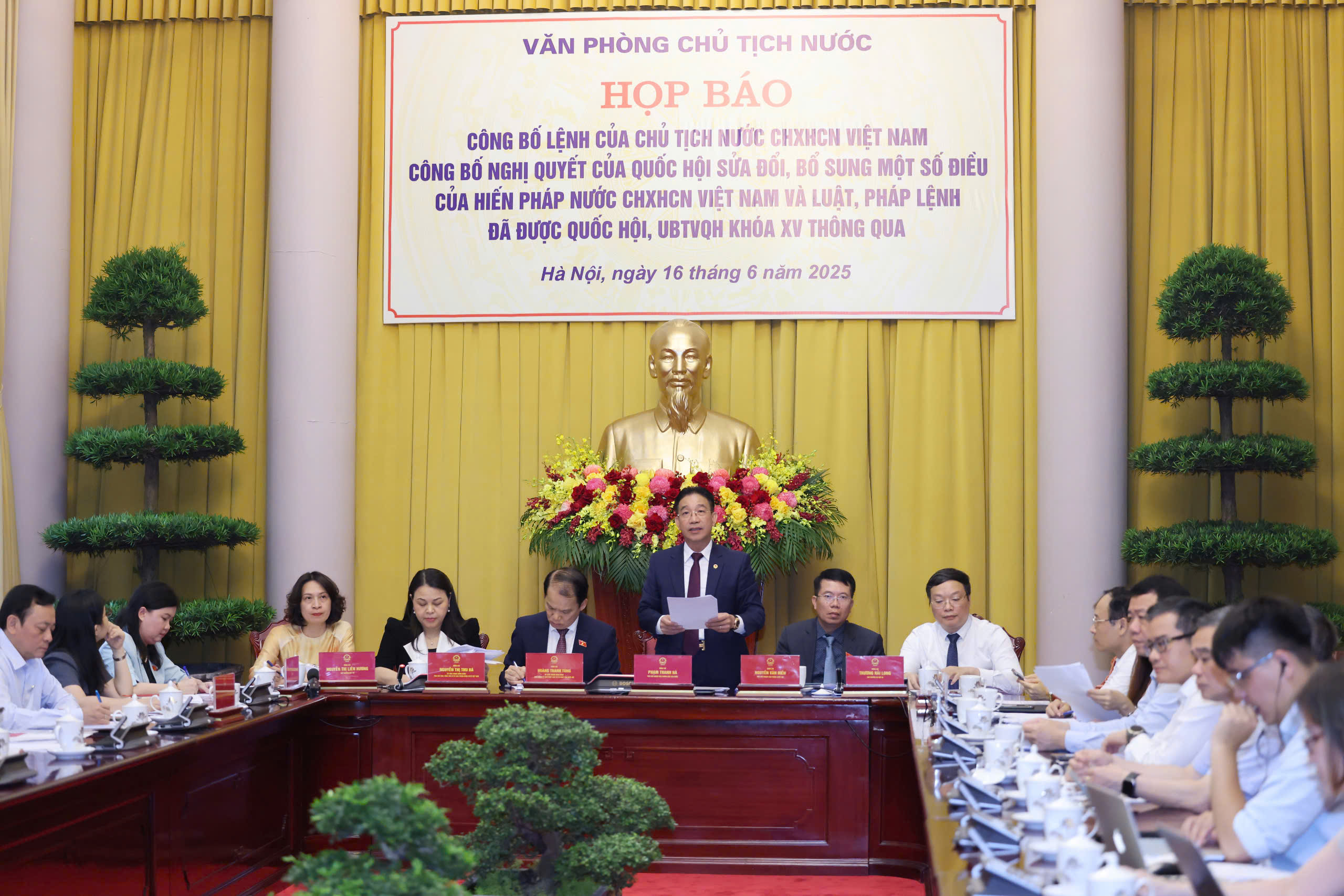 Công bố Lệnh của Chủ tịch nước về Hiến pháp sửa đổi- Ảnh 2. Công bố Lệnh của Chủ tịch nước về Hiến pháp sửa đổi- Ảnh 2.