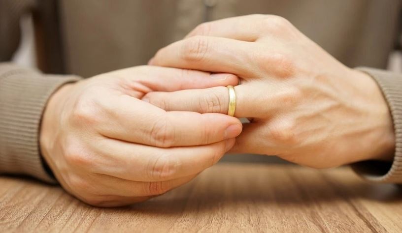 Phát hiện vợ ngoại tình với hàng xóm, chồng làm một việc khiến ai nấy sốc nặng- Ảnh 1. Phát hiện vợ ngoại tình với hàng xóm, chồng làm một việc khiến ai nấy sốc nặng- Ảnh 1.