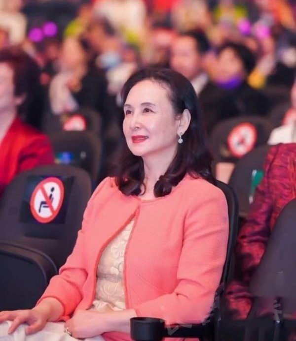 Hé lộ gia thế khủng và cuộc đời đầy bí ẩn của "Hằng Nga đẹp nhất xứ Trung"- Ảnh 10.