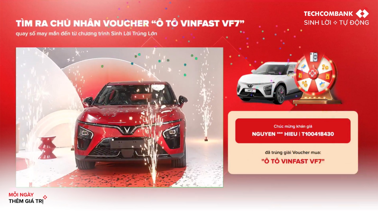 Lộ diện chủ nhân ô tô VinFast - Giải thưởng khủng từ “Sinh Lời Trúng Lớn” cùng Techcombank- Ảnh 2. A red car with a white car in front of it Description automatically generated