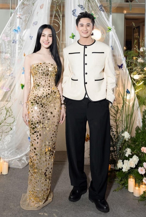 Ca sĩ Diệp Lâm Anh đưa 2 con đi du lịch cùng bạn trai kém 11 tuổi- Ảnh 4. Ca sĩ Diệp Lâm Anh đưa 2 con đi du lịch cùng bạn trai kém 11 tuổi- Ảnh 4.