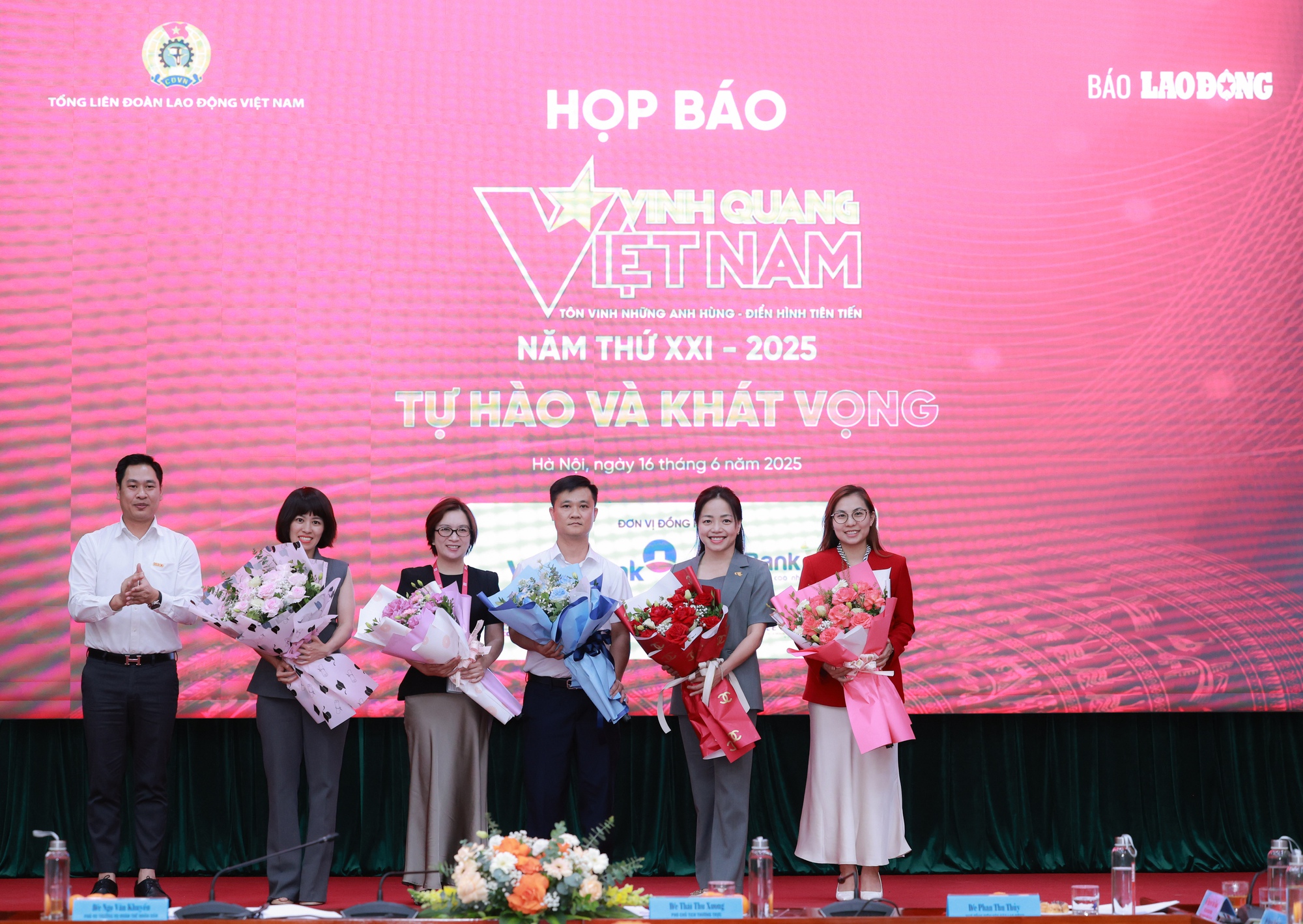 "Vinh Quang Việt Nam" – Tôn vinh trách nhiệm công dân, lan tỏa tinh thần thượng tôn pháp luật- Ảnh 3. "Vinh Quang Việt Nam" – Tôn vinh trách nhiệm công dân, lan tỏa tinh thần thượng tôn pháp luật- Ảnh 3.