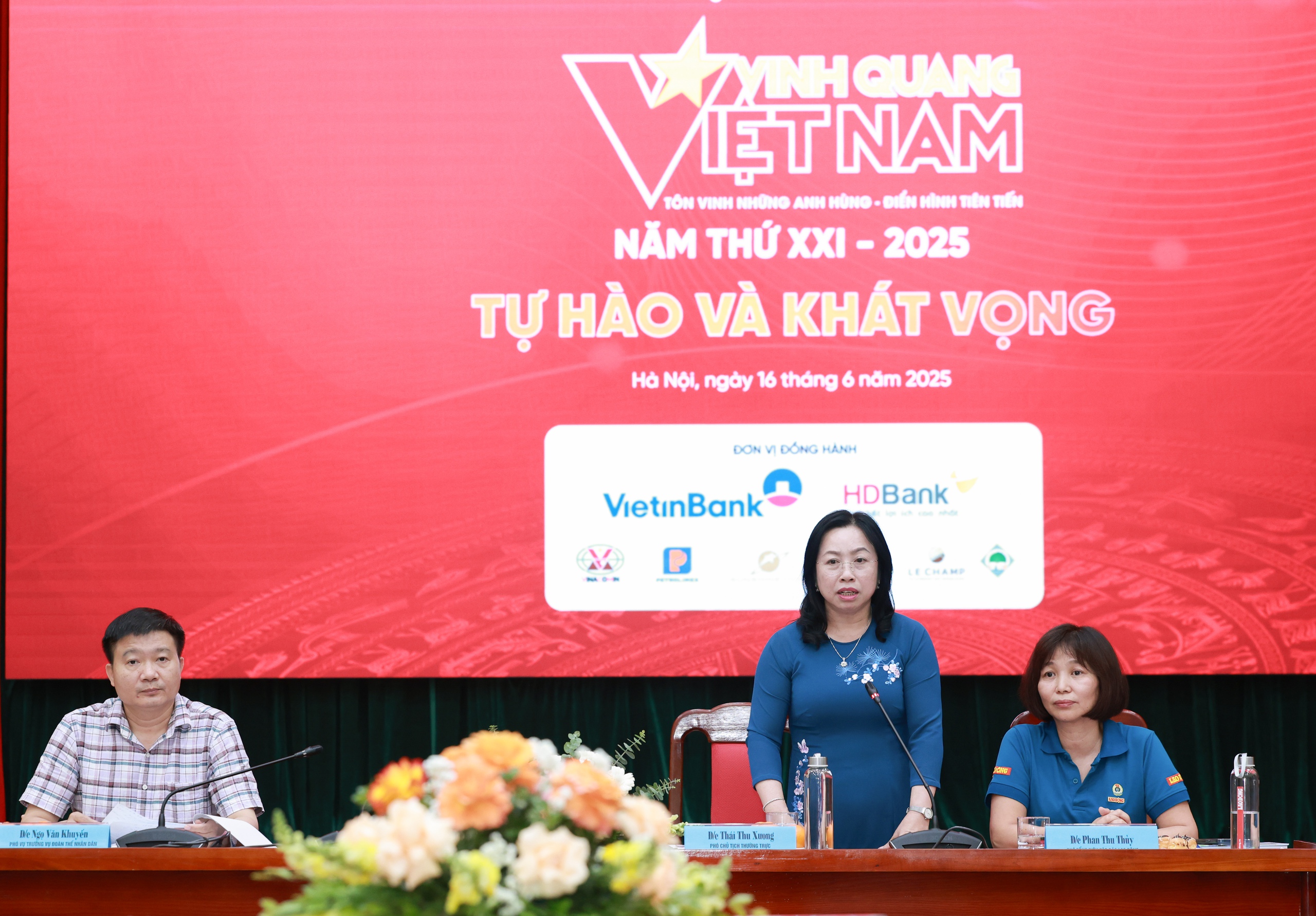 "Vinh Quang Việt Nam" – Tôn vinh trách nhiệm công dân, lan tỏa tinh thần thượng tôn pháp luật- Ảnh 1. "Vinh Quang Việt Nam" – Tôn vinh trách nhiệm công dân, lan tỏa tinh thần thượng tôn pháp luật- Ảnh 1.