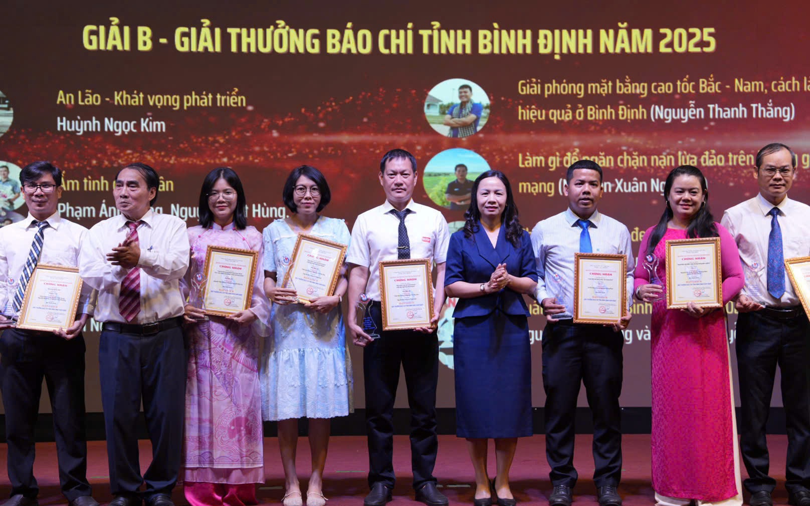 Phóng viên Tạp chí Đời sống và Pháp Luật nhận bằng khen của UBND tỉnh Bình Định- Ảnh 4. Tạp chí Đời sống và Pháp Luật đạt giải Báo chí tỉnh Bình Định năm 2025
